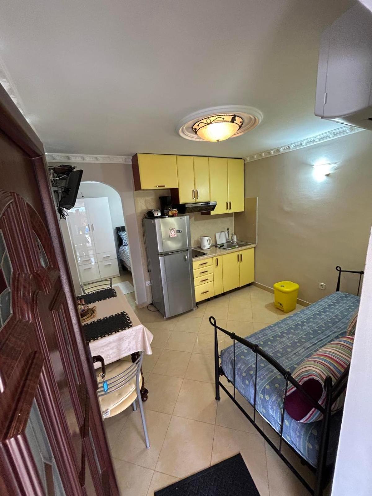 Apartman Pelcic,With Wifi And Free Parking กอสเตรนา ภายนอก รูปภาพ